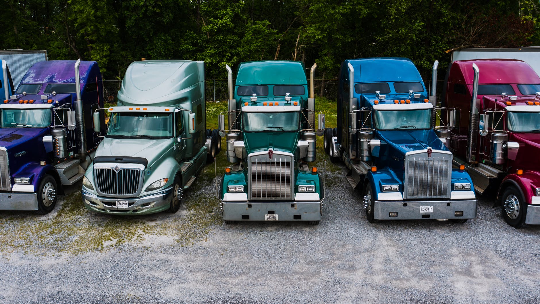 trucking company payroll, guide to setting up payroll, photo of semi trucks